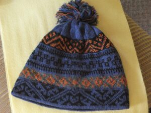 Warm hat with geometric designs