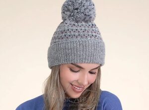 Woman wearing a gray pom-pom beanie